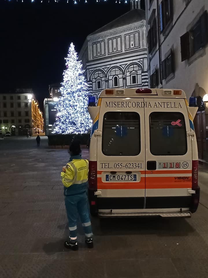 Volontari in servizio emergenza freddo poveri a Firenze notte Natale 2020 (1)